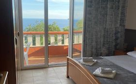 Budva Metaxi Suits
